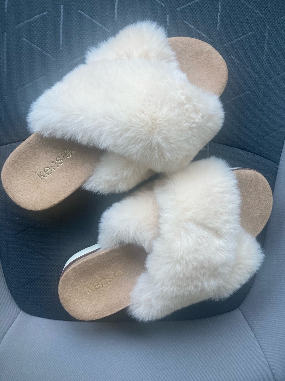 Kensie Cream Faux Fur Cross-Band Slide Slippers (NWOT)